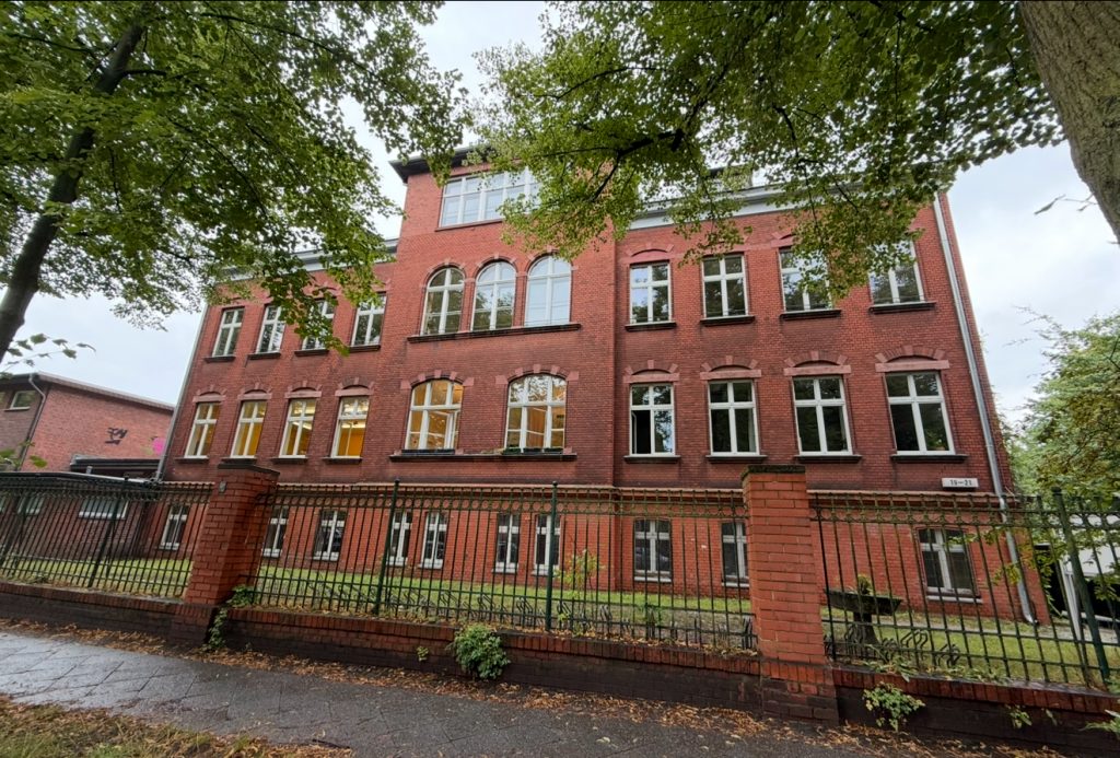 Feierlicher Laternenumzug der JÜL-Klassen im Gemeindepark