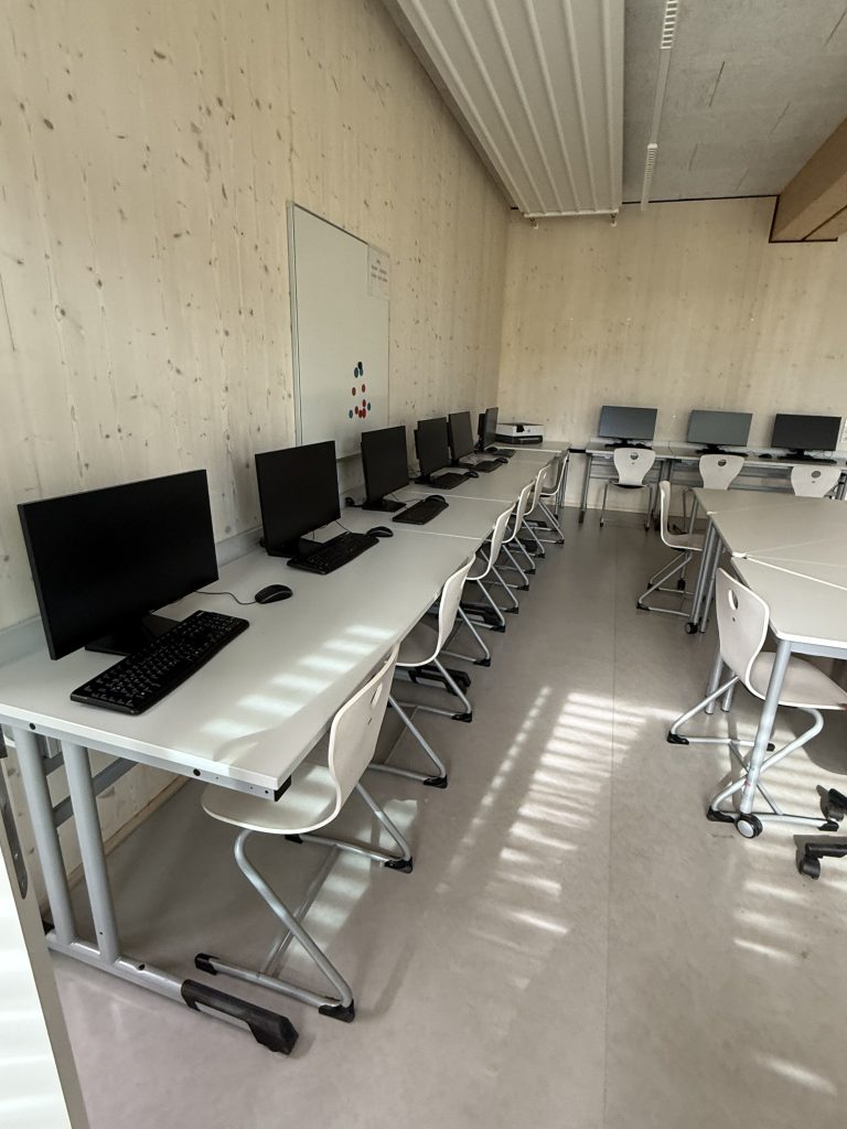 Eröffnung des neuen PC-Teilungsraumes im Neubau